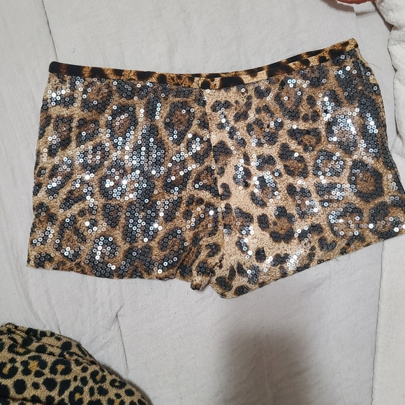 Vintage Leopard print sequence shorts - Picture 4 of 6